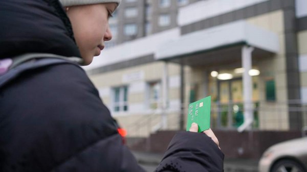 Банкам запретят открывать счета несовершеннолетним россиянам
Банкам запретят открывать счета несовершеннолетним россиянам