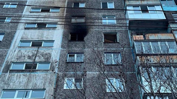 
                    В Мурманске человек погиб при пожаре в квартире жилого дома

        
