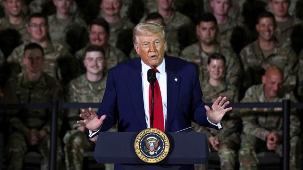 Трамп проведет масштабный военный парад в честь 250-летия армии США
Трамп проведет масштабный военный парад в честь 250-летия армии США