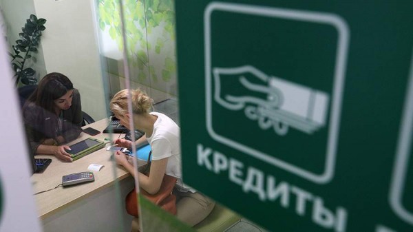 
                    Просроченные долги по кредиткам подскочили почти на 70% за полгода

        
