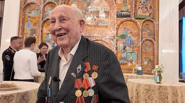 
                    Ветеран ВОВ Киявкин поделился впечатлениями от празднования Дня Победы

        