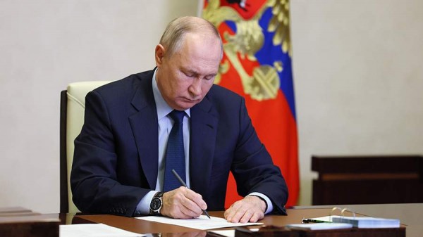 
                    Путин подписал закон о ратификации соглашения с Лаосом о военном сотрудничестве

        
