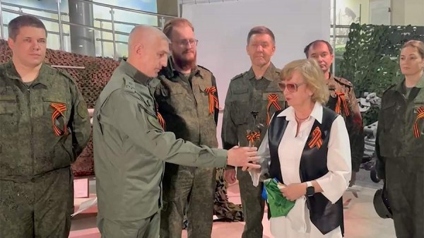 
                    &laquo;Капсулу времени&raquo; заложили в музее в Донецке накануне 80-летия Победы

        