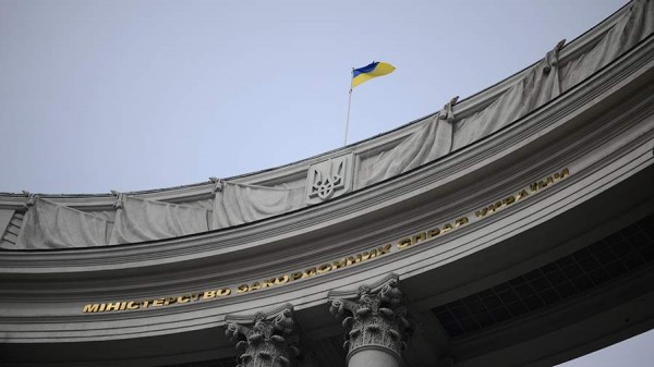 
                    МИД Украины предписал двум венгерским дипломатам покинуть страну

        