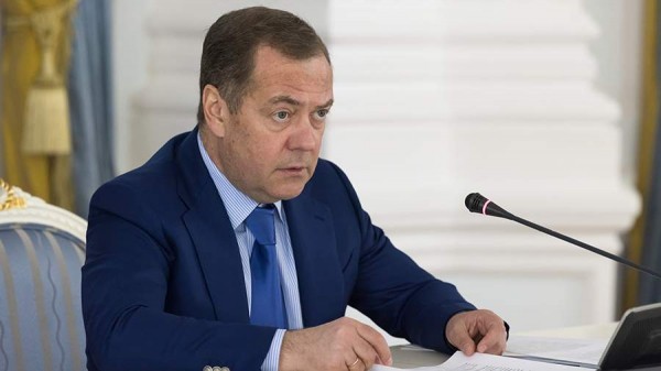 Медведев обвинил Европу в молчании по поводу ударов ВСУ по России
Медведев обвинил Европу в молчании по поводу ударов ВСУ по России
