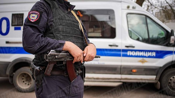 
                    Мужчина попытался поджечь отделение банка в Санкт-Петербурге

        