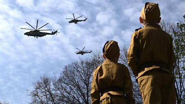 
                    Россияне стали больше приобретать патриотическую атрибутику

        