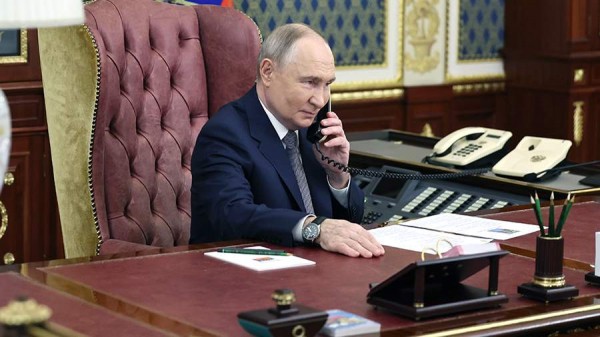 AP сообщило о начале телефонного разговора Путина и Трампа
AP сообщило о начале телефонного разговора Путина и Трампа