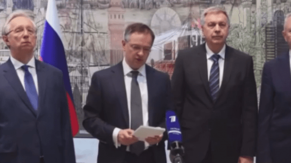 
                    Стармер счел неприемлемой позицию Москвы на переговорах с Киевом
                