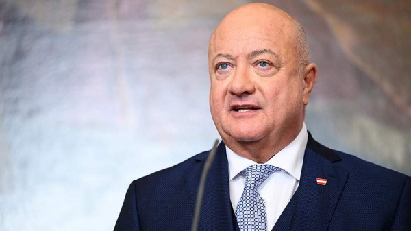 Канцлер Австрии объявил трехдневный траур в связи со стрельбой в школе в Граце
Канцлер Австрии объявил трехдневный траур в связи со стрельбой в школе в Граце