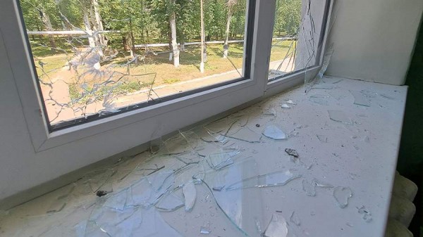 В Орле обломки БПЛА повредили остекление в двух многоквартирных домах
В Орле обломки БПЛА повредили остекление в двух многоквартирных домах