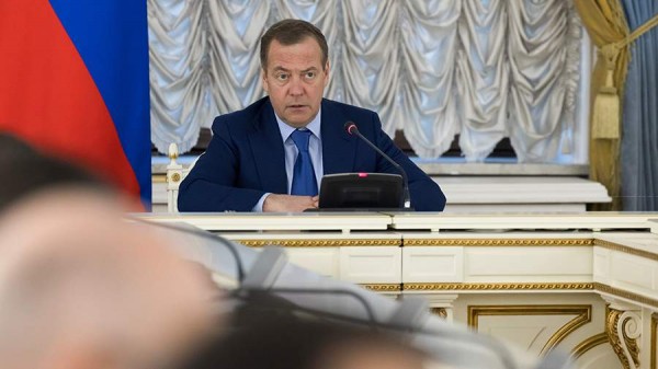 Медведев предупредил о последствиях атак по ядерным объектам
Медведев предупредил о последствиях атак по ядерным объектам