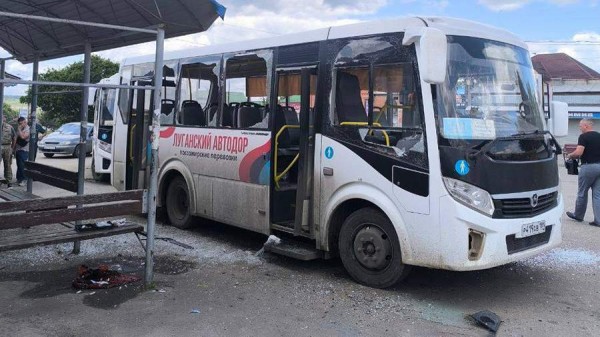 Три человека пострадали при ударе ВСУ по автобусной остановке в Сватово в ЛНР
Три человека пострадали при ударе ВСУ по автобусной остановке в Сватово в ЛНР