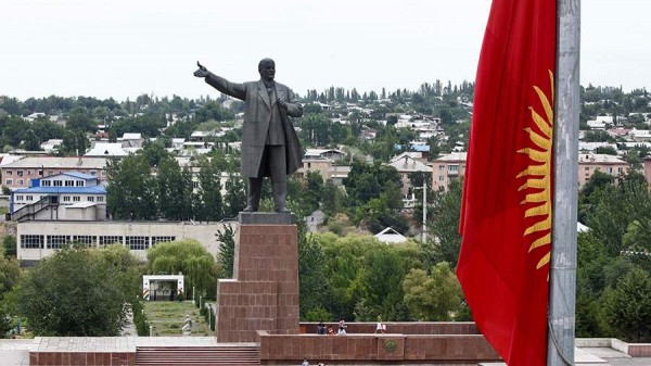 Памятник Ленину в киргизском Оше перенесут в другое место
Памятник Ленину в киргизском Оше перенесут в другое место