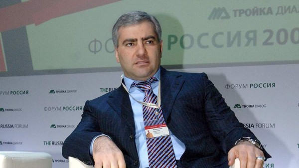 
                    В Армении правоохранители пришли с обысками к президенту компании &laquo;Ташир&raquo; Карапетяну

        