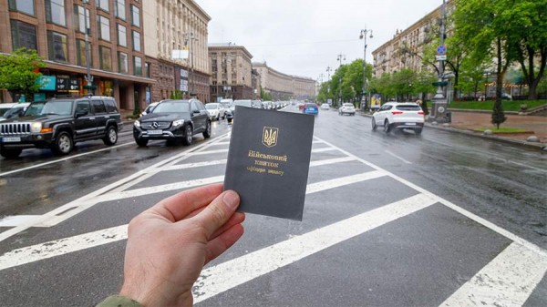 
                    В Киеве мужчина погиб при попытке бегства от сотрудников ТЦК

        
