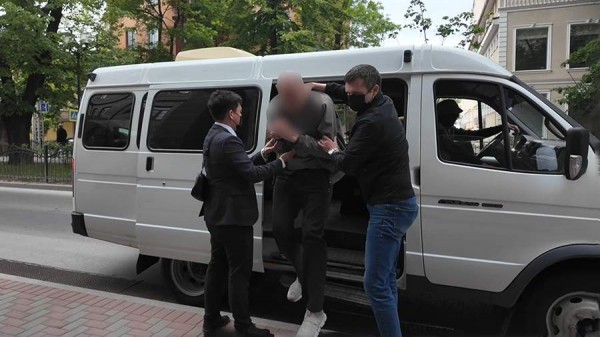 
                    Задержанный в Крыму агент СБУ признался в подготовке теракта

        