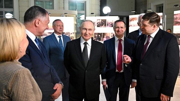 
                    Путин посетил Санкт-Петербургскую государственную консерваторию после ремонта

        