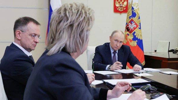 
                    Путин поддержал идею о продвижении русского языка Наццентрами &laquo;Россия&raquo;

        