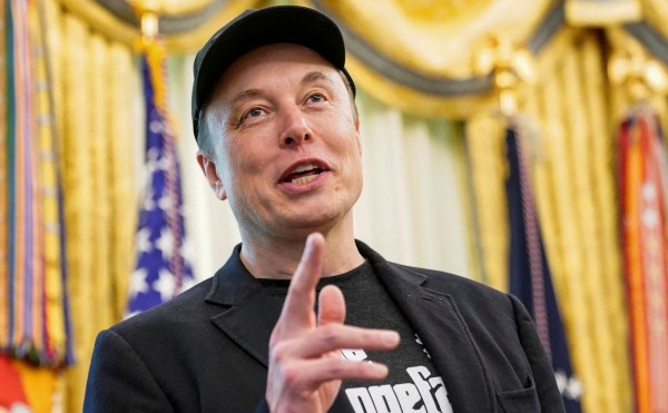 
                    WSJ узнала о слежке в США за иностранцами, которые навещали Маска
                