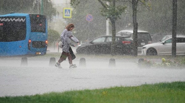 
                    Москвичей призвали быть внимательными на фоне сильного ухудшения погоды

        