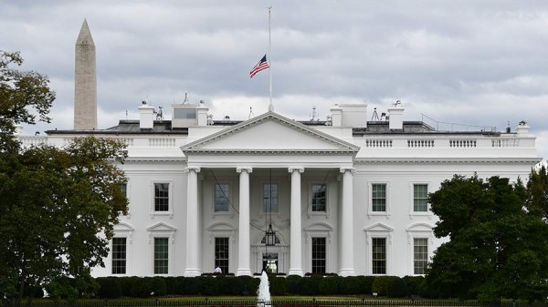 
                    Politico сообщила о планах Белого дома смягчить правила для крупных банков

        