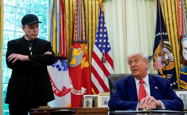 Трамп ответил на «бомбу» Маска: сошел с ума
Трамп ответил на «бомбу» Маска: сошел с ума