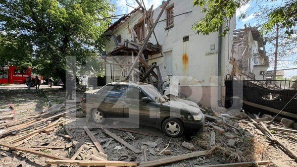 Опубликованы кадры последствий обстрела Ленинского района Донецка со стороны ВСУ
Опубликованы кадры последствий обстрела Ленинского района Донецка со стороны ВСУ