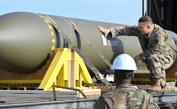 
                    Задержавшийся в командировке вице-премьер Украины вернулся в страну
                