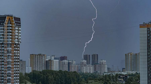 
                    МЧС предупредило о грозе с сильным ветром в Москве с 29 июня по 1 июля

        