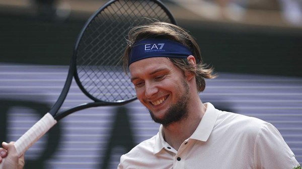 Теннисист Бублик обыграл Хачанова и вышел в финал турнира ATP в Германии
Теннисист Бублик обыграл Хачанова и вышел в финал турнира ATP в Германии