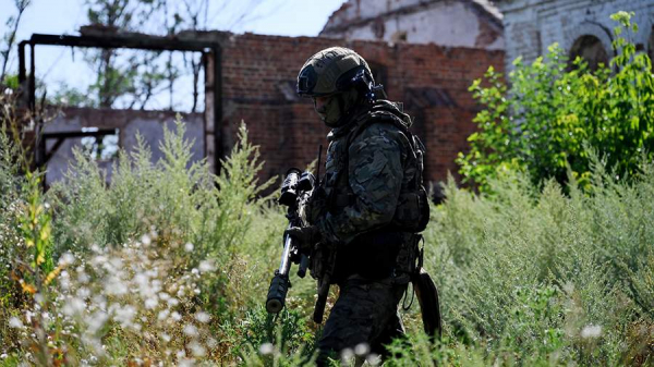 
                    Минобороны РФ рассказало о подвигах российских военнослужащих в зоне СВО

        