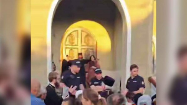 Архиепископ Маркелл назвал попытку захвата храма в селе Гринауцы святотатством
Архиепископ Маркелл назвал попытку захвата храма в селе Гринауцы святотатством