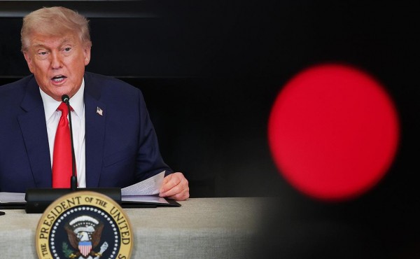 
                    Трамп пригрозил Ирану уничтожением его новых ядерных объектов
                