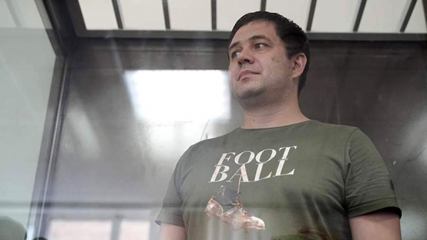 Суд в Москве арестовал главреда канала Baza Глеба Трифонова до 20 сентября
Суд в Москве арестовал главреда канала Baza Глеба Трифонова до 20 сентября