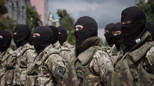 
                    СМИ указали на милитаризацию общества Украины

        