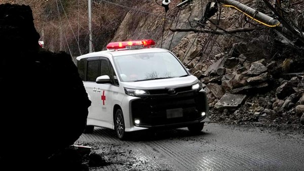 
                    Жительница Японии погибла при эвакуации во время угрозы цунами

        