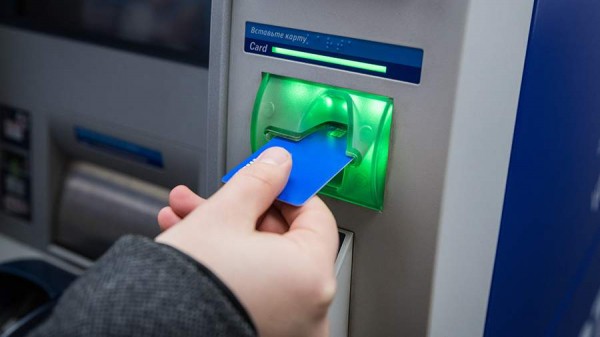 
                    В ЦБ заявили о планах ограничить период действия карт с истекшим сроком годности

        