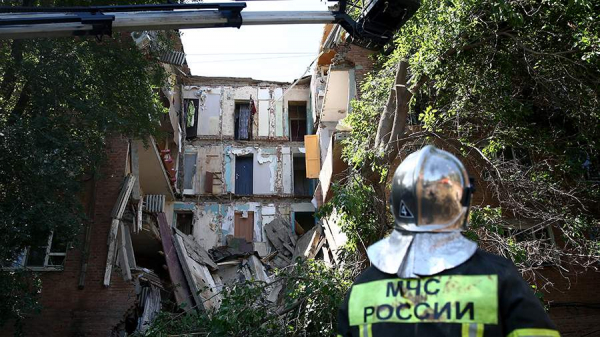 Режим ЧС ввели в Астрахани после обрушения подъезда жилого дома
Режим ЧС ввели в Астрахани после обрушения подъезда жилого дома