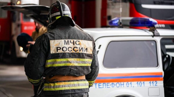 
                    Обломки сбитого беспилотника упали на многоквартирный дом в Брянске

        