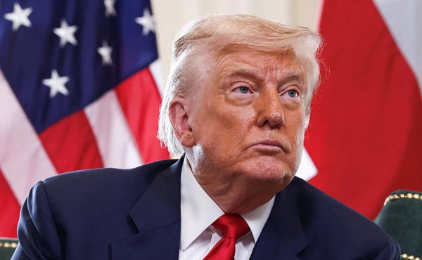 
                    Трамп ответил Медведеву словами об &laquo;очень опасной территории&raquo;
                