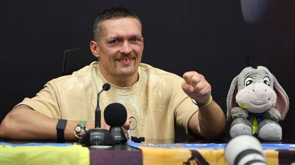 
                    Украинский боксер Усик победил британца Дюбуа нокаутом и стал чемпионом мира

        