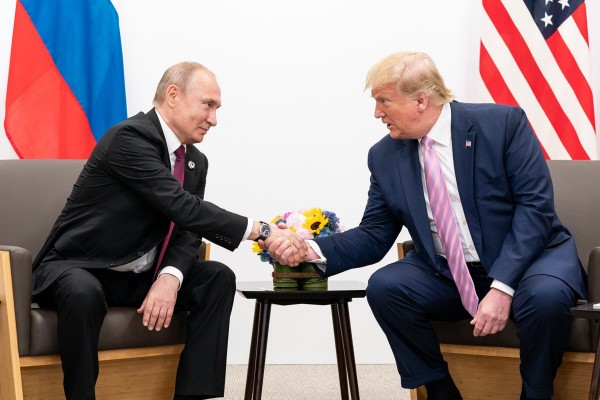 
                    CNN узнал, какие гарантии для Украины Трамп обсудил с Европой
                