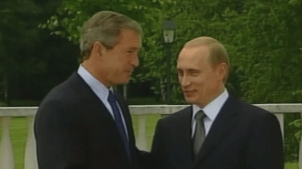 
                    Как проходили встречи Путина с прошлыми президентами США. Видео
                