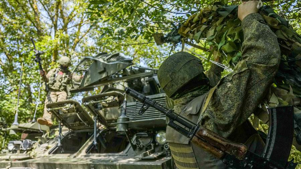 
                    Средства ПВО уничтожили 20 беспилотников ВСУ над российскими регионами

        