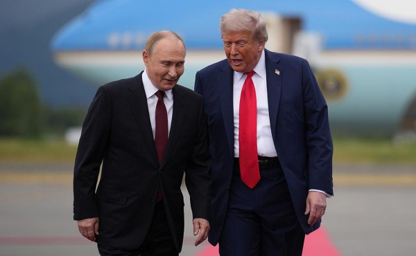 
                    Politico узнало, на кого Трамп предпочитает давить&nbsp;в мирных переговорах
                