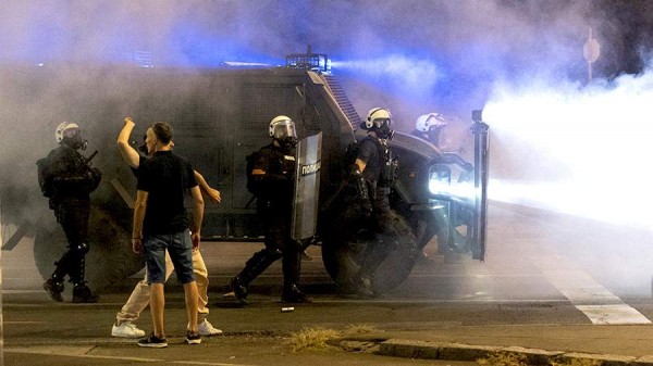 
                    Почти 70 тыс. человек вышли на акции против протестов оппозиции в Сербии

        