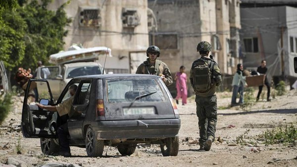 
                    В Сирии сообщили о входе израильских военных в ряд населенных пунктов в Эль-Кунейтре

        
