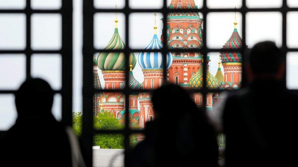 
                    В ЕК исключили снятие санкций против РФ в случае перемирия на Украине

        
