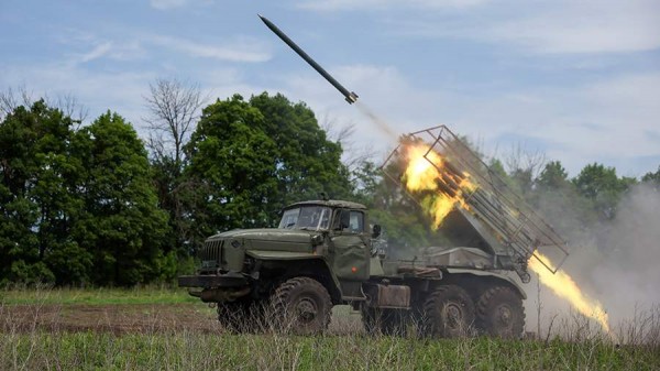 
                    Расчет РСЗО &laquo;Град&raquo; уничтожил скопление живой силы ВСУ в Сумской области

        